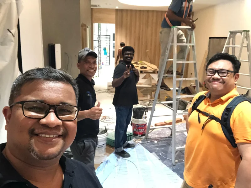 Madoc project team during the TNB Hub Iskandar Puteri installation