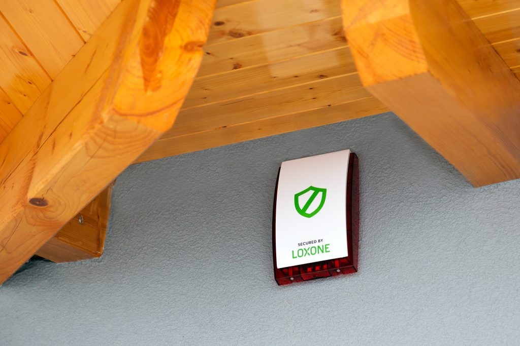 Loxone alarm siren integrated with the building security system